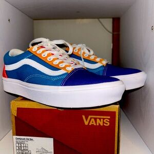 Comfycush Old Sko
(Multi Block)Multi/Tr Wht Men’s 7.5 Women’s 9.0